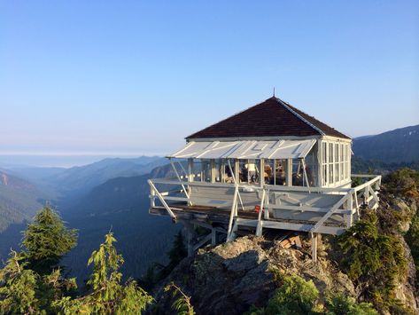 Fire Watch, Fire Lookout, Best Summer Vacations, Fire Tower, Summer Vacation Spots, Secluded Cabin, Cabin Tiny House, Lookout Tower, Bg Design