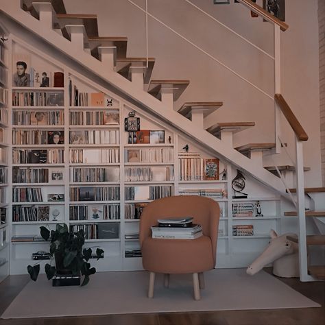 Under Stairs Nook, تحت الدرج, Wall Bookshelf, Home Library Rooms, Staircase Storage, Staircase Remodel, Stairs Design Modern, Home Library Design, Wall Bookshelves