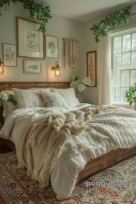 Hippie Farmhouse, Cottagecore Bedrooms, Calm House, Farmhouse Bedrooms, Attic Room, Bedding Ideas, Bedroom Decor Cozy, Green Bedroom, Cottage Bedroom