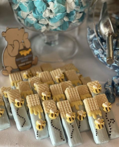 Teddy Bear Baby Shower Decor, Baby Shower Teddy Bear, Honey Bee Baby Shower, Baby Shower Sweets, Winnie The Pooh Cake, Baby Shower Treats, Baby Shower Theme Decorations, Disney Baby Shower, Bear Signs