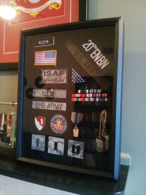 A velcro backed shadow box is an easy way to get patches, name tapes, and misc small items out of boxes and onto the mantle after military separation Marine Shadow Box Ideas, Military Diy, Diy Shadow Box Ideas, Shadow Box Ideas, Military Crafts, Army Crafts, Patches Display, Military Shadow Box, Army Wife Life