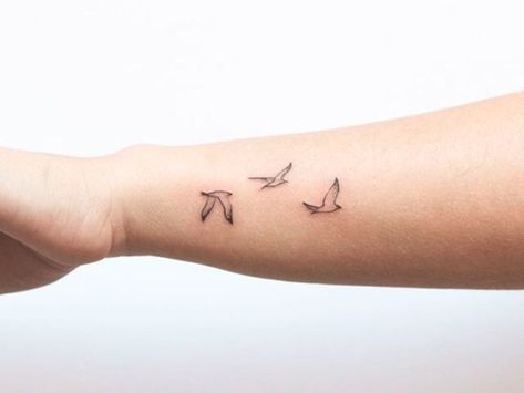 Travel tattoo inspiration - INSIDER Free Bird Tattoo, Tiny Bird Tattoos, Globe Tattoos, Bird Tattoo Wrist, Food Tattoos, City Tattoo, Dainty Tattoos, Sister Tattoos, Dream Tattoos