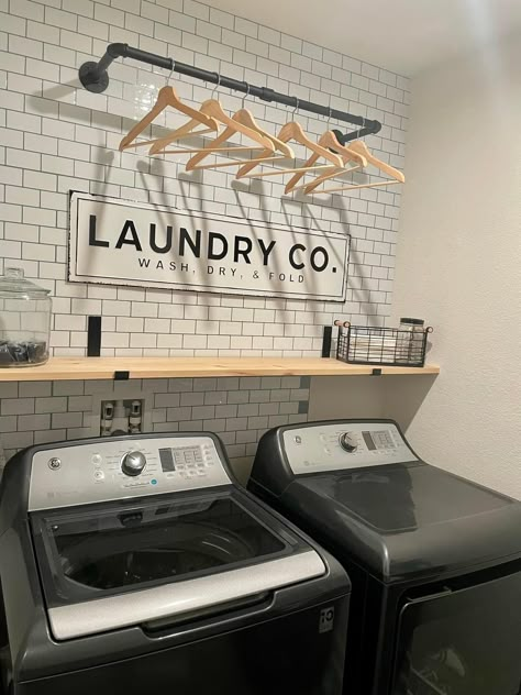 Laundry Room No Cabinets, Small Laundry Room Ideas On A Budget, Laundry Closet Makeover, Small Laundry Room Makeover, Laundy Room, Pantry Laundry Room, Laundry Room Wall Decor, Small Laundry Room Organization, Laundry Room Shelves