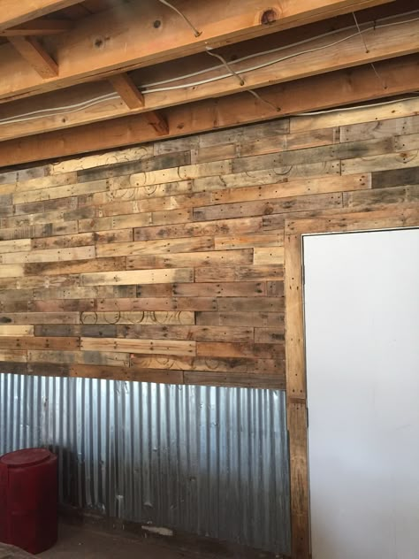 Garage wall made with pallet wood and tin Garage Wall Ideas, Garage Floor Paint, Pallet Walls, Home Bar Design, Man Cave Basement, Garage Remodel, Man Cave Home Bar, Garage Work Bench, Tin Walls