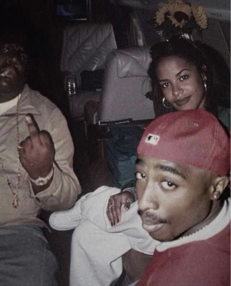 Biggie Smalls, Tupac, and Aaliyah, 1990s...3of the biggest artist of the times... R.I.PARADISE TO ALL3🕊🕊💖💖🙏🙏 Sup Girl, Tupac And Biggie, Tupac Makaveli, 90s Rappers, Tupac Pictures, Hip Hop Classics, Aaliyah Style, Aaliyah Haughton, 90s Hip Hop Fashion