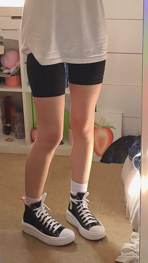 Converse Summer Outfit, Casual Sporty Outfit, Converse Move, Converse Summer, Sporty Outfit, Outfits Preppy, Bad People, Biker Shorts Outfit, Platform Converse