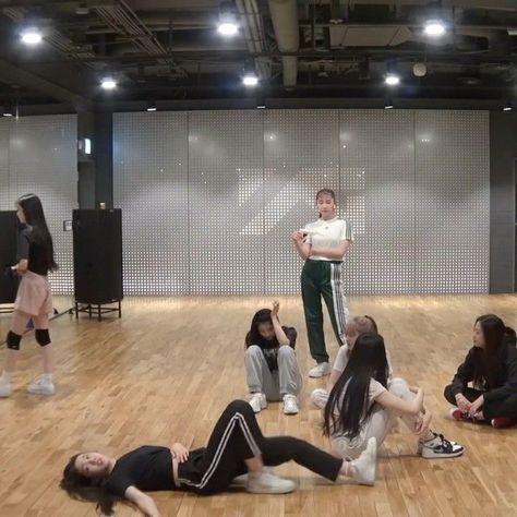 Yg Dance Practice Room, Hazel Core, Character Playlist, Yg Trainee, Dance Motivation, Dance Major, Dancer Lifestyle, Career Vision Board, Fav Artist