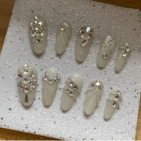 White Angel Nails, Diy Rhinestone Nails, Rave Nails, Jewelry Nails, Diamond Nail Art, Art Deco Nails, Korean Nails, Blush Nails, Pretty Gel Nails