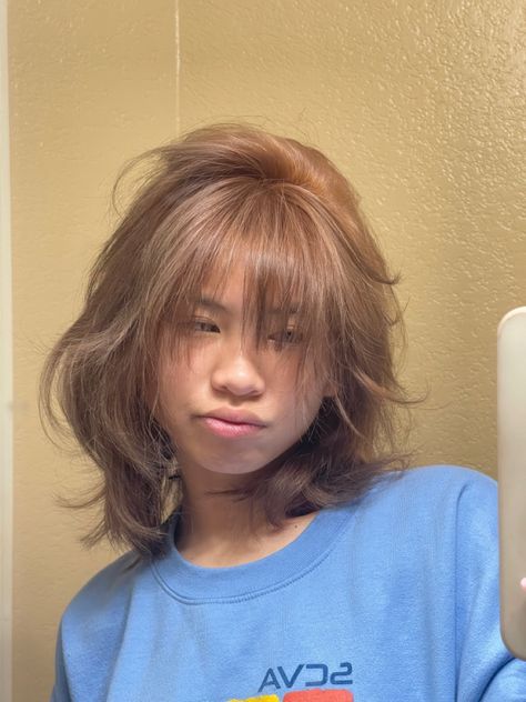 Round Face Aesthetic Haircuts, Wispy Layers Short Hair, Bangs With Layered Hair Medium, Short Layers Hair With Bangs, Cute Short Hair Cuts With Bangs, Tomboy Bangs, Short Hair With Swoop Bangs, Choppy Layers With Bangs Medium, Short Layered Hair With Fringe