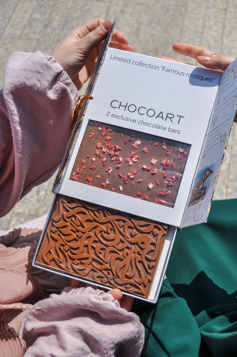 Luxury Food Packaging, Ramadan Arabic, Arabic Dessert, Chocolate Ideas, Chocolate Boxes, Dessert Packaging, Luxury Food, Cafe Ideas, Luxury Chocolate