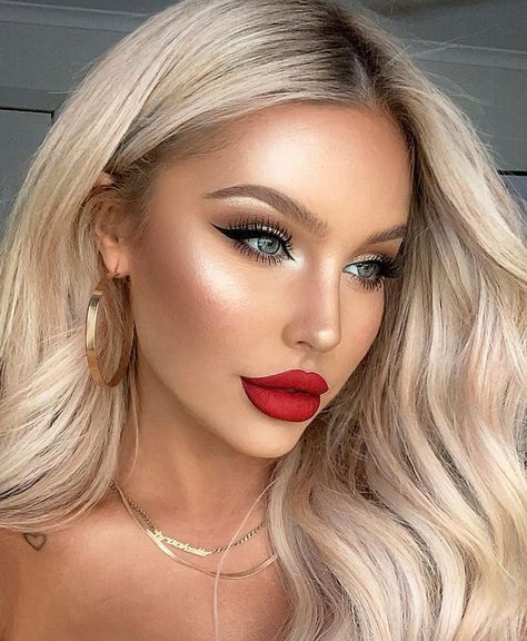 Blonde Hair Red Lips, Brookelle Mckenzie, Red Lips Makeup Look, Classic Makeup, Red Lip Makeup, Glamorous Makeup, Black Eyeliner, Light Makeup, Red Lipstick