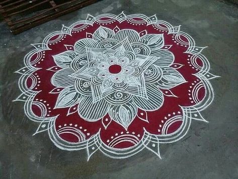 Sankranthi Rangoli, Indian Rangoli Designs, Very Easy Rangoli Designs, Rangoli Designs Photos, Alpona Design, Big Rangoli, Rangoli Side Designs, Rangoli Designs Latest, Indian Rangoli