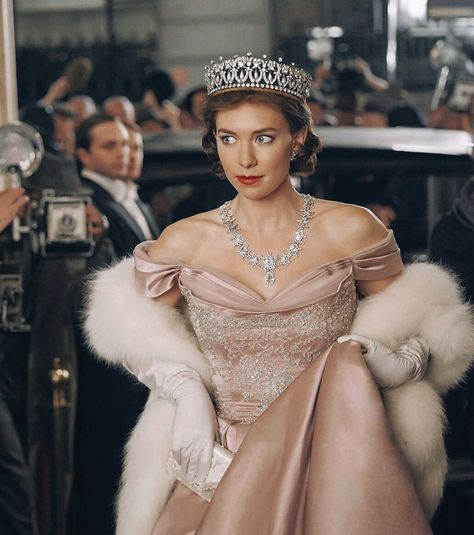 Princess Margaret The Crown, Margaret The Crown, The Crown Outfits, Vanessa Kirby The Crown, Crown Tv, Princesa Margaret, Crown Netflix, The Crown Series, The Crown Season