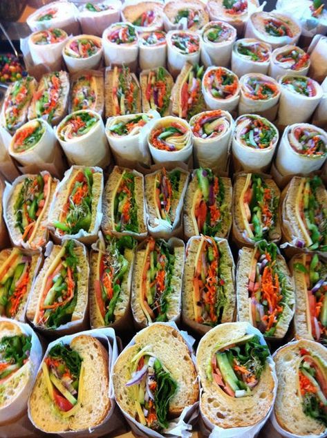 Vegetarian Catering Ideas, Sandwich Buffet, Vegetarian Sandwiches, Sandwich Wraps Recipes, Sandwich Bar, Bistro Food, Vegetarian Sandwich, Food Menu Design, Sandwich Shops