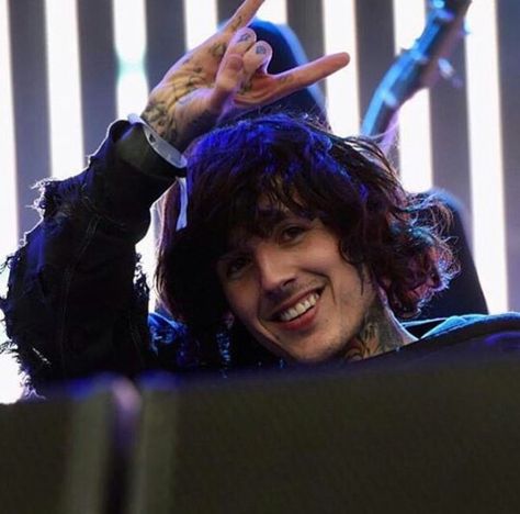 oli is too cute ♡ Emo Princess, I Had A Dream, Oli Sykes, Hot British Men, Oliver Sykes, Tattoo Photography, Tyler Durden, Cute Smile, Bring Me The Horizon