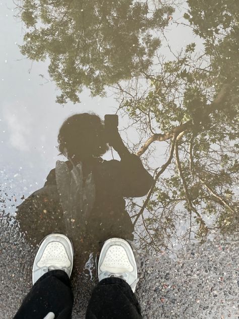 Rain Selfie Ideas, Pictures In Rain Photo Ideas, Rainy Pictures Ideas, Rain Poses Photo Ideas, Rainy Day Instagram Pictures, Puddle Pictures, Selfie Poses Reference, Rain Photo Ideas, Puddle Photography