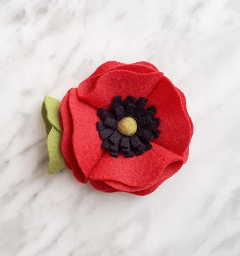 DIY Felt Poppy Flower - The Yellow Birdhouse Felt Poppies Diy, How To Make A Poppy Flower, Felt Poppy Template, Diy Poppies, Felt Poppies, Felt Poppy, Poppy Tutorial, Poppy Wreath, Poppy Brooches