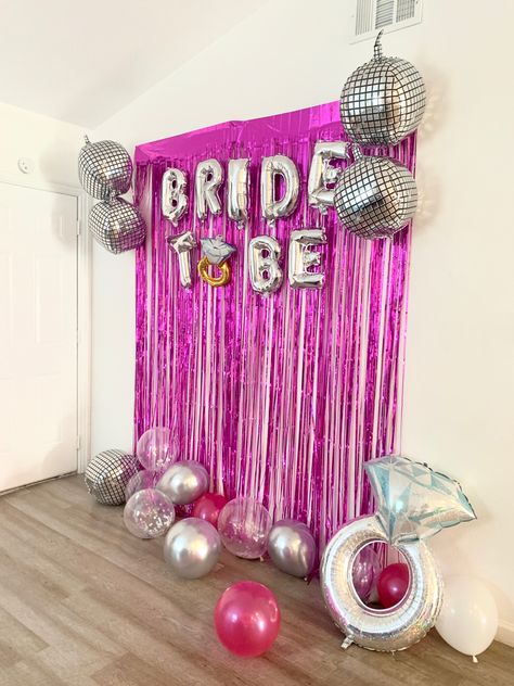 Pink foil back ground with silver bride to be balloons and silver disco ball balloons. Hens Photo Wall, Hen Do Photo Wall, Hen Party Photo Wall, Bachelorette Wall Decor, Bachelorette Photo Wall, Last Disco Bachelorette Party Outfit, Theme Bachelorette Party Ideas, Bachelorette Outfits Group, Disco Bachelorette Party Theme