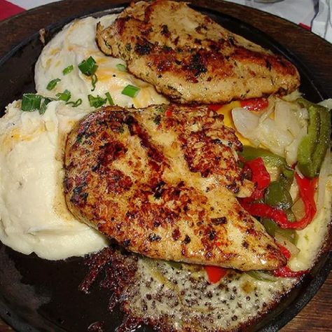 Sizzling Chicken And Cheese, Sizzling Chicken, Secret Home, Chicken And Cheese Recipes, Chicken And Cheese, Tgi Fridays, Chicken And Shrimp Recipes, Parmesan Crusted Chicken, Fast Recipes