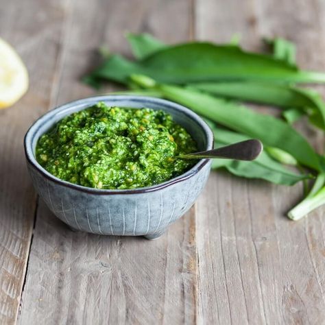 Garlic Pesto Recipe, Wild Garlic Pesto, Garlic Pesto, Italian Pasta Sauce, Stew And Dumplings, Healthy Sauces, Foraging Recipes, Uk Recipes, Garlic Seasoning