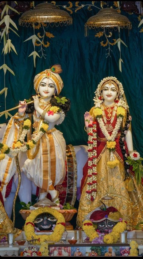 Krishna Bhakti, Paid Partnership, Krishna Avatar, Radhe Krishna Wallpapers, Indian God, Hanuman Images, Krishna Book, Radha Krishna Love Quotes, Krishna Statue