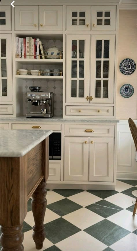 Nancy Meyers Interiors Kitchen, Kathleen Kelly Apartment, Nancy Meyers Kitchen Aesthetic, Nancy Meyers House, Kathleen Kelly, Nancy Meyers, Cottage Kitchens, Up House, Cottage Kitchen