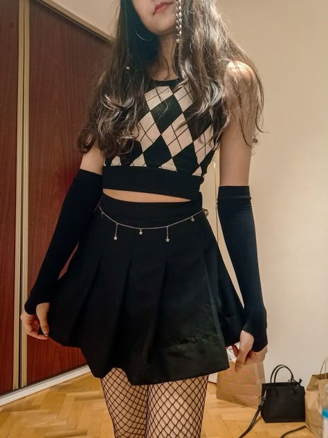 Outfit Ideas Sweater Vest, Fishnet With Skirt, Fishnet And Skirt Outfit, Skirt Fishnets Outfit, Cute Outfits With Fishnets, Fishnet Gloves Outfit, Stocking Outfit Ideas, Fishnet Sleeves Outfit, Purple Plaid Skirt Outfit