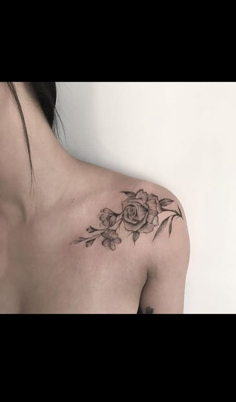 Clavicle Rose Tattoo, Rose Clavicle Tattoo, Collar Bone Tattoo Rose, Collar Bone Rose Tattoo, Wild Rose Tattoo, Phoenix Tattoo Feminine, Clavicle Tattoo, Floral Tattoo Shoulder, Rose Shoulder Tattoo