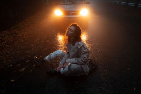 Night Photography Portrait, Night Portrait, Photo Recreation, Cinematic Lighting, Film Inspiration, Santa Lucia, Cinematic Photography, Creative Portraits, 인물 사진