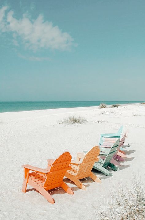 Vibrant Beach Aesthetic, Colorful Beach Aesthetic, Beach Asthetics Photos, Bright Beach Aesthetic, Summer Asethic, Beachy Aesthetic Wallpaper, Bright Summer Aesthetic, Retro Beach Aesthetic, Beach Widgets