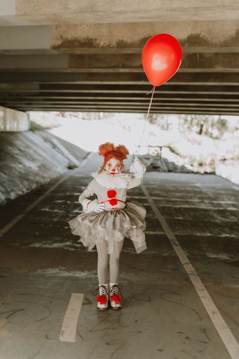 Kids Pennywise Costume, Pennywise Birthday, Pennywise Outfit, Pennywise Costume For Kids, Cheerleader Costume Kids, Annabelle Costume, Annabelle Halloween, Pennywise Makeup, Halloween Pennywise