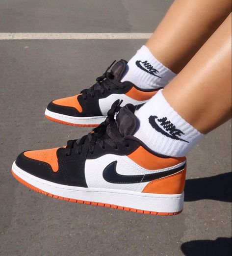 Dunks Fashion, Fire Shoes, Nike Shoes Air Force, Trendy Shoes Sneakers, Jordan Shoes Girls, Pretty Shoes Sneakers, All Nike Shoes, Nike Shoes Jordans, Nike Air Shoes