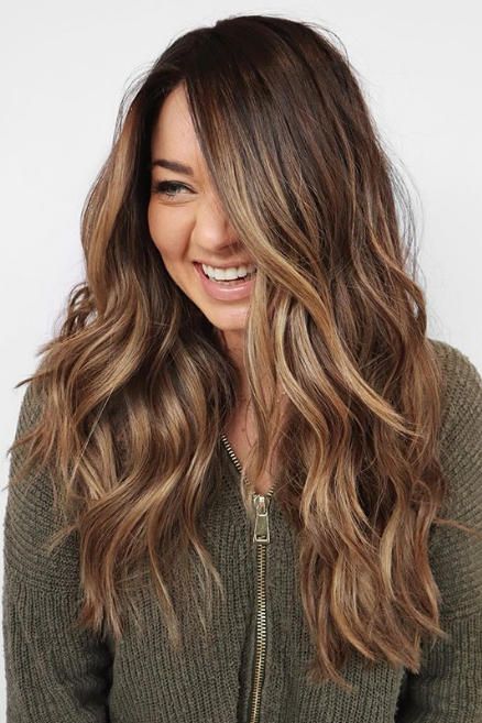 15 Stunning Examples of Melted Caramel Hair To Bring to Your Colorist This Fall | If we were blessed with glowy color like this, we'd been smiling, too. Face-framing layers coated in a rich shade of goldenish caramel will be your most flattering pick yet. #southernliving #haircolor #hairstyle Caramel Balayage Bob, Melted Caramel, Root Melt, Root Smudge, How To Melt Caramel, Hair Color Caramel, Chocolate Brown Hair, Blonde Curly Hair, Caramel Balayage