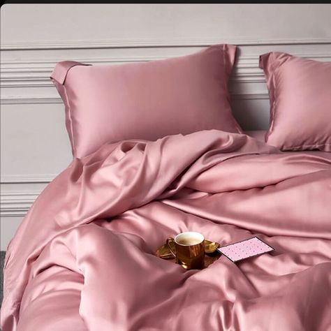 Dreamy pink silk bedsheet!🎀 Experience the epitome of elegance. Order now! www.silkyandco.com #silkyandco #pakistan #lahore #silkbedding #silkpillowcase #pink #instagram #instafeed Silk Bedsheet, Jacquard Bedding, Silk Bedding, Pink Instagram, Kinds Of Fabric, Three Piece Suit, Luxury Silk, Silk Pillowcase, Manor House