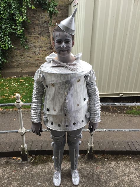 Tin Man Halloween, Diy Tin Man Costume, Tin Man Halloween Costume, Broadway Musicals Costumes, Wizard Of Oz Costumes Diy, Tin Man Costumes, Diy Costumes Men, Diy Costumes Women, Movie Inspired Outfits