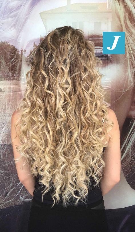 Naturally Curly Hair Blonde Balayage, Brown Curly Hair Blonde Balayage, Blonde Balayage On Naturally Curly Hair, Curly Blonde Hair Balayage, Sandy Blonde Curly Hair, Blonde Curly Hair With Highlights, Blond Curly Hair Highlights, Highlights Curly Hair Blonde, Curly Bayalage Hair