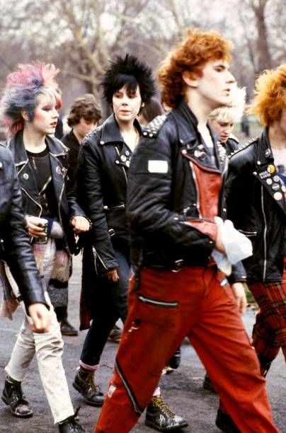 1.153 London 70s Punk Stock Photos, High-Res Pictures, and Images - Getty Images Punk 70s Fashion, 70s British Punk Fashion, 70s British Punk, Punk Style 70s, Punk Jacket Diy, Punk 80s Fashion, British Punk Fashion, Punk Fashion Male, Punks 70s