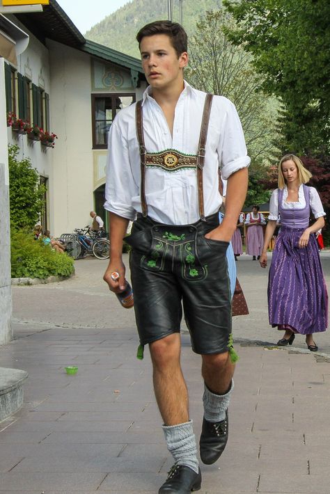 https://flic.kr/p/yAu7zt | IMG_0916 German Street Fashion, Outfit Mann, Mens Lederhosen, German Traditional Dress, Bavarian Outfit, Lederhosen Outfit, Oktoberfest Outfits, German Men, German Outfit