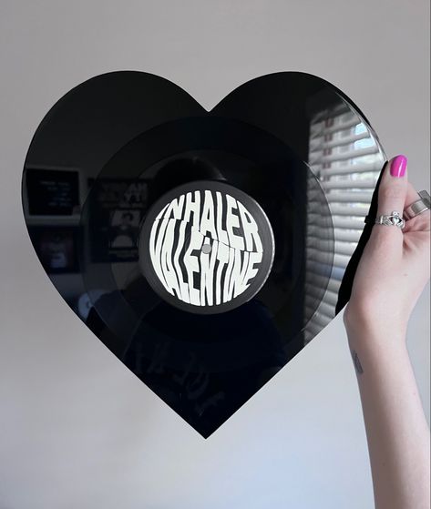 Heart Shaped Record, Heart Shaped Vinyl Record Diy, Valentine Music, Vinyl Record Art Ideas, Vinyl Aesthetic, Heart Shaped Valentines, Vinyl Record Art, Record Art, Music Aesthetic