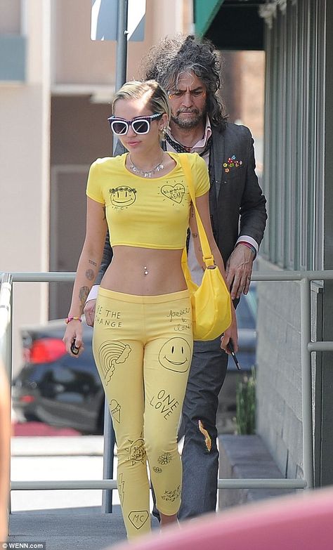 Celebrity Style: Miley Cyrus goes braless in tiny yellow crop top and matching leggings as she heads out for lunch Miley Cyrus Style, Yellow Crop Top, Heart Hoodie, Yellow Hoodie, Matching Leggings, Mellow Yellow, Miley Cyrus, Smiley, Celebrity Style