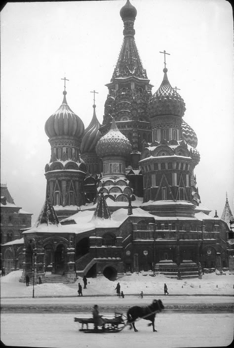 Great Comet Of 1812, Russian Aesthetic, St Basil's, Russian Winter, Russian Architecture, Russia Travel, Russian Culture, Momento Mori, Russian History