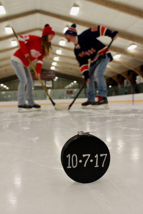 Hockey engagement photo Hockey Game Couple Pictures, Ice Hockey Wedding Ideas, Hockey Proposal Engagement, Hockey Wedding Ideas, Hockey Relationship, Cute Couple Pics Hockey, Hockey Wedding Photos, Hockey Engagement Photos, Hockey Wedding Theme