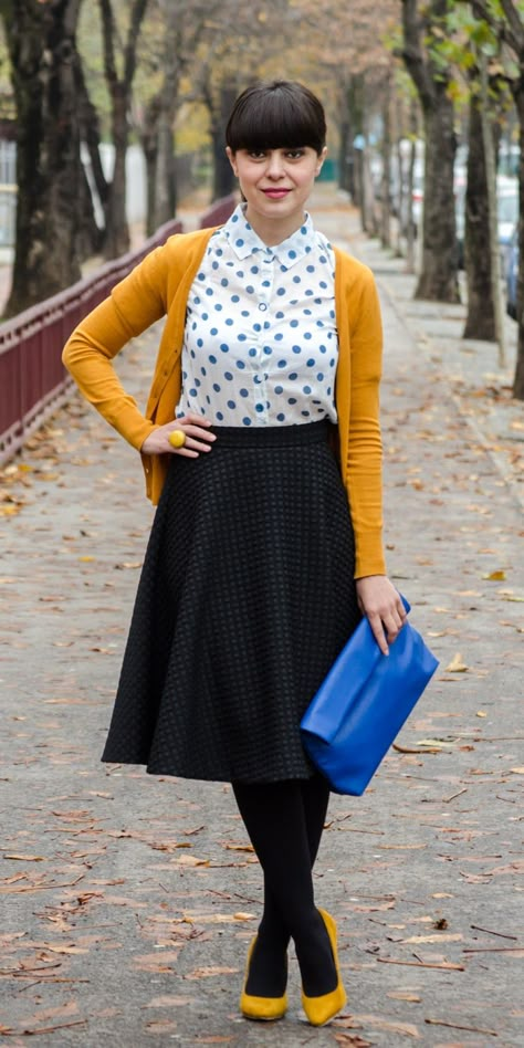 Miss Green, Office Casual Outfit, Look Retro, Yellow Cardigan, Holly Willoughby, Retro Pin Up, Blue Dots, Retro Mode, Fashion Weeks