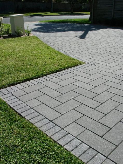 Front Yard Walkway, Garden Ideas Driveway, Outdoor Pavers, Driveway Ideas, Paver Designs, Walkway Landscaping, Patio Pavers Design, Paving Design, Driveway Paving