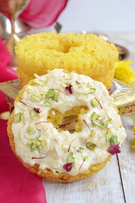 Malai Ghevar is a Rajasthani delicacy made during the month of Shravan. It is a delicious dessert and can be made at home using this recipe! Malai Ghevar, Flower Recipes, Rajasthani Food, Edible Flowers Recipes, Herb Recipes, Indian Cooking Recipes, Sweet Dishes Recipes, Indian Dessert Recipes, Indian Sweet