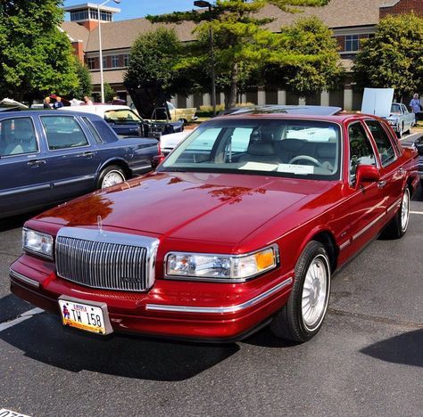 LincolnMotorCar Showcase on Instagram: “1996 Lincoln Town Car Signature Series "Diamond Anniversary Edition" (Image Credit: Lincoln and Continental Owners Club)  #Lincoln #TownCar…” 90s Cars, 2011 Lincoln Town Car, 1979 Lincoln Continental, 1977 Lincoln Continental, 1968 Lincoln Continental, 1980 Lincoln Continental, 1995 Lincoln Town Car, 1970 Lincoln Continental, Lincoln Motor