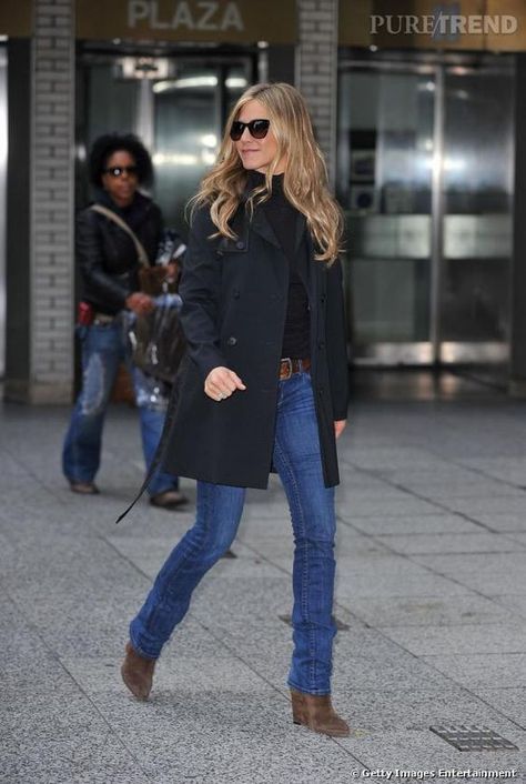 jennifer aniston fashion 2017 | Modern Country Style: Jennifer Aniston: Modern Country Winter Fashion! Country Winter Fashion, Jennifer Anniston Style, Jennifer Aniston Style, Winter Capsule Wardrobe, Country Fashion, Jennifer Aniston, Fashion 2017, Outfit Idea, Girls Jeans