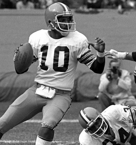 The first black starting quarterback for each NFL team — and how long he lasted Hbcu Football, Nfl Browns, Cleveland Browns History, Geno Smith, Cleveland Browns Football, San Francisco 49ers Football, Minnesota Vikings Football, Baltimore Colts, Nfl Football Players