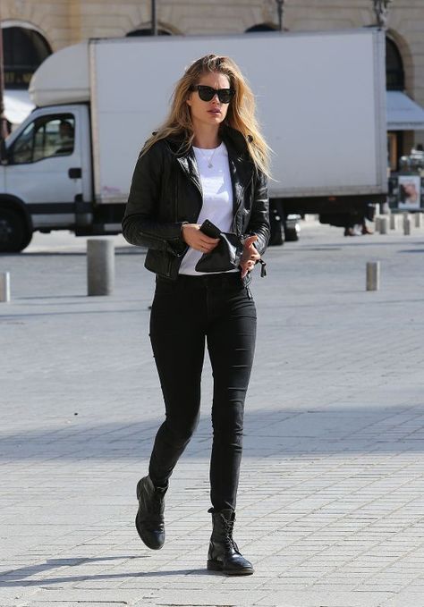 Doutzen Kroes Casual Style - Out in Paris 10/3/2016 Doutzen Kroes Style, Casual Mom Style, Famous Outfits, Doutzen Kroes, Model Street Style, Victoria Secrets, Celebrity Street Style, Professional Outfits, Basic Outfits