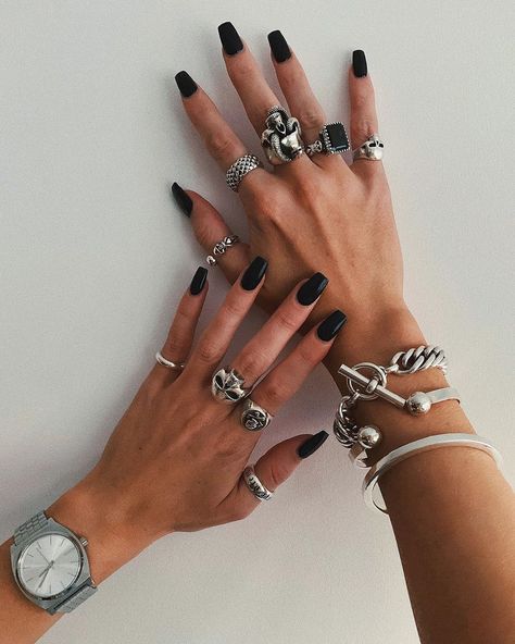 Grunge Jewelry Rings, Edgy Rings Aesthetic, Nails 2020 Trends, Edgy Rings, Hand Jewelry Rings, Harry Styles Nails, Dope Jewelry Accessories, Grunge Jewelry, Nails 2020